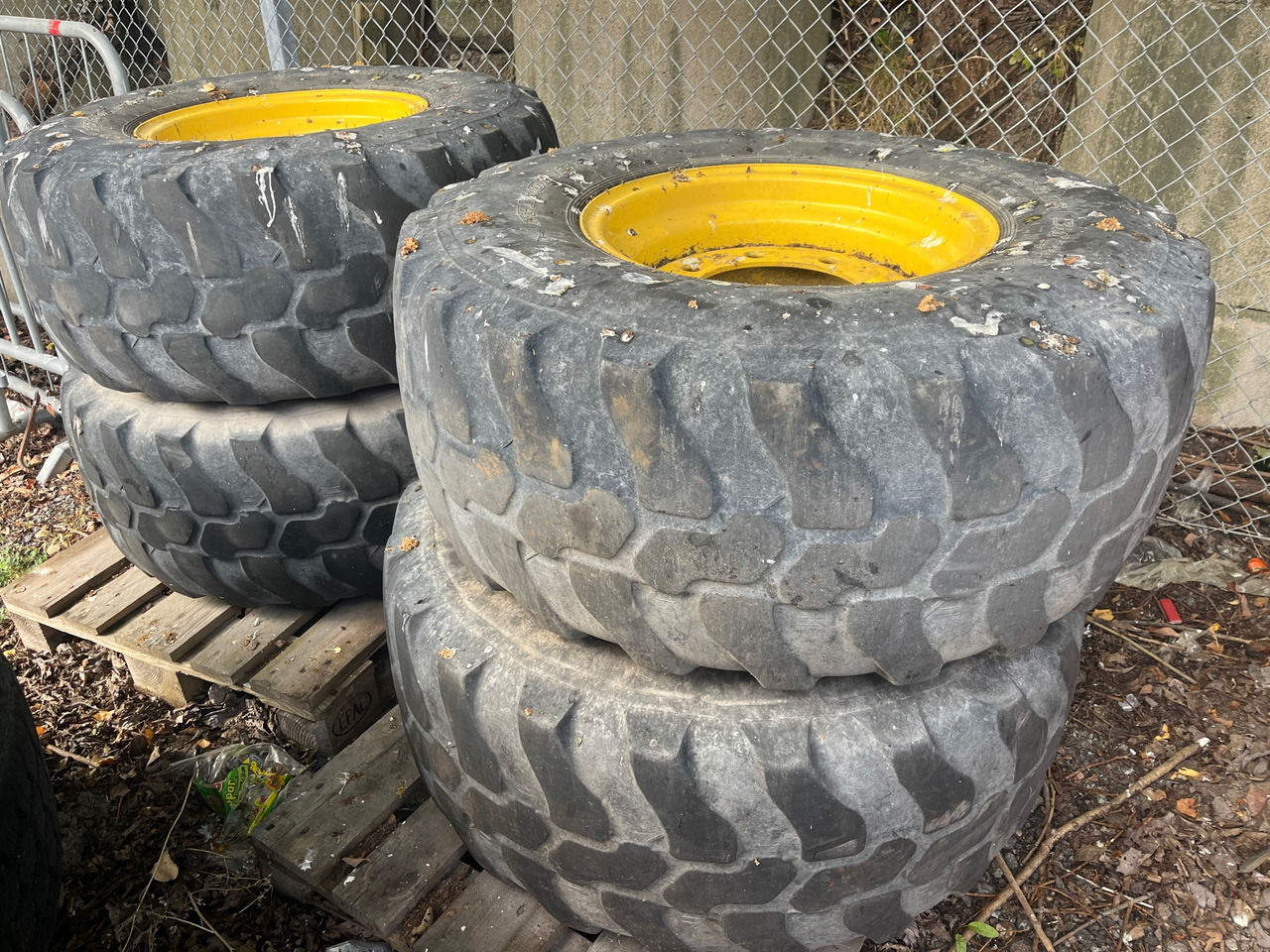 Dunlop 405/70R18 - Reifen für Baumaschine: das Bild 1 Dunlop 405/70R18 - Reifen für Baumaschine: das Bild 1