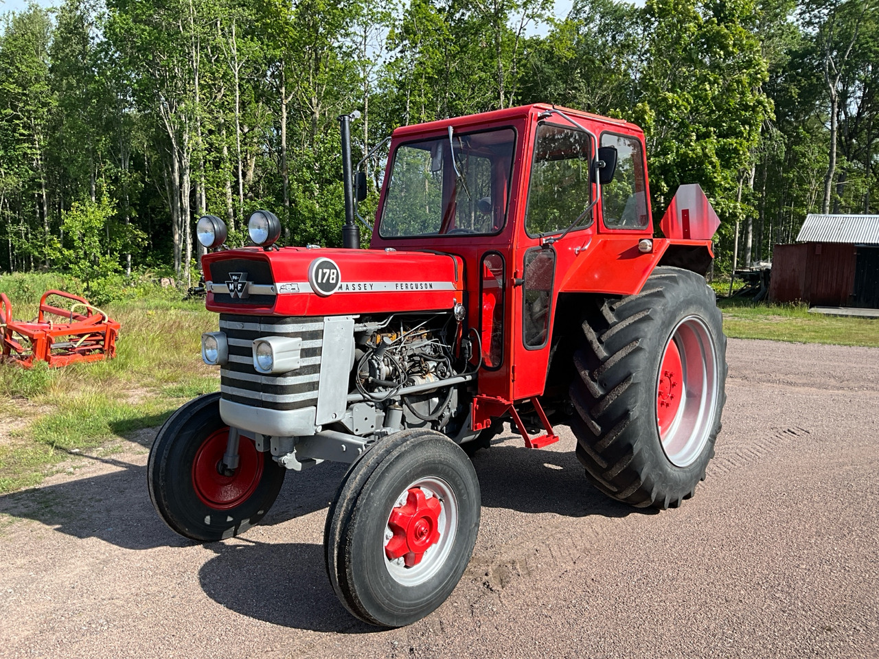 Massey Ferguson 178 - Traktor: das Bild 1 Massey Ferguson 178 - Traktor: das Bild 1