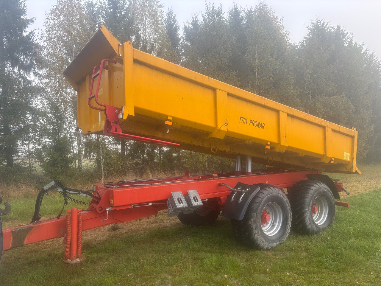 Pronar T701 - Landwirtschaftlicher Anhänger: das Bild 1 Pronar T701 - Landwirtschaftlicher Anhänger: das Bild 1