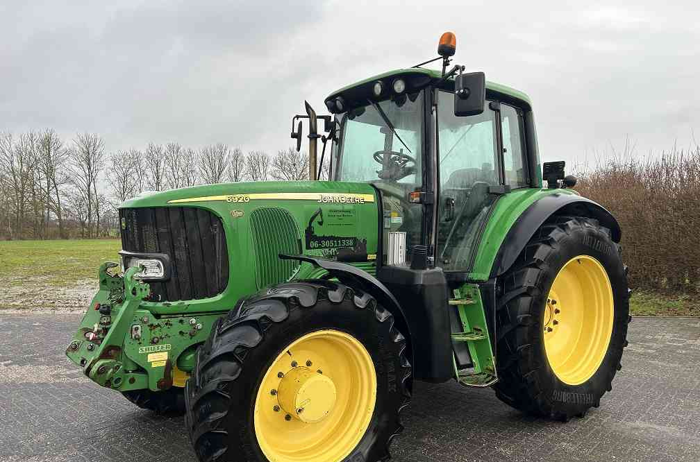 John Deere 6920 autopower, lucht, front pto, 50 km - Traktor: das Bild 1 John Deere 6920 autopower, lucht, front pto, 50 km - Traktor: das Bild 1