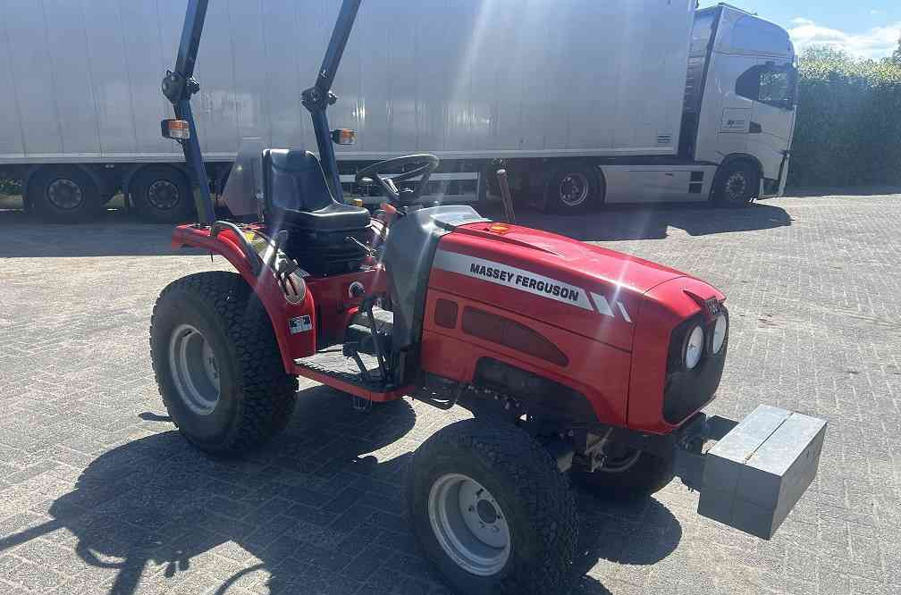 Massey Ferguson 1525 hydrostaat - Traktor: das Bild 5 Massey Ferguson 1525 hydrostaat - Traktor: das Bild 5