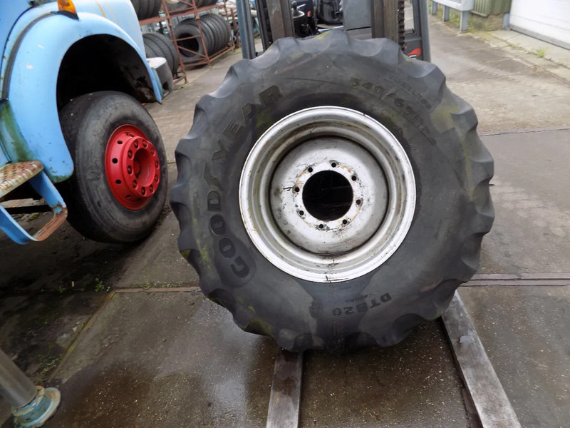 GOOD YEAR banden met velg good year banden met velg 540/65 R 24 - Mähdrescher: das Bild 1 GOOD YEAR banden met velg good year banden met velg 540/65 R 24 - Mähdrescher: das Bild 1