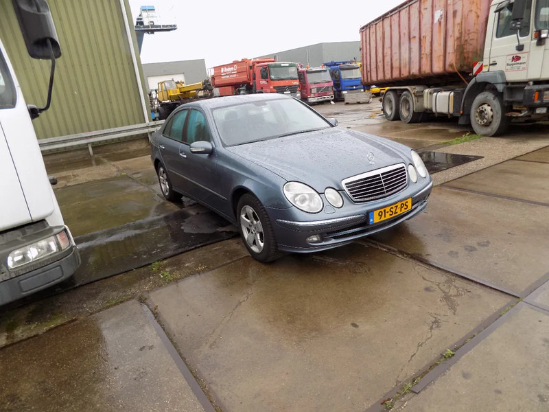 Mercedes-Benz E-Klasse 320 CDI sedan avantgarde - PKW: das Bild 2 Mercedes-Benz E-Klasse 320 CDI sedan avantgarde - PKW: das Bild 2