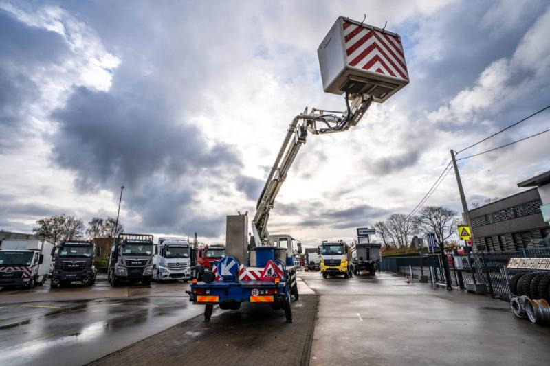 Iveco 130E18 + COMET 165 TA - LKW mit Arbeitsbühne: das Bild 3 Iveco 130E18 + COMET 165 TA - LKW mit Arbeitsbühne: das Bild 3