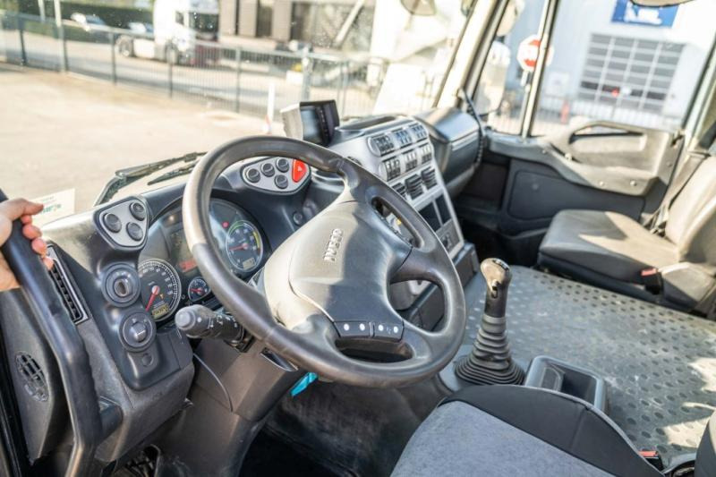 Innenraum Bild 1: Kipper, Autokran Iveco STRALIS 310- E5 + HMF 1110 K2