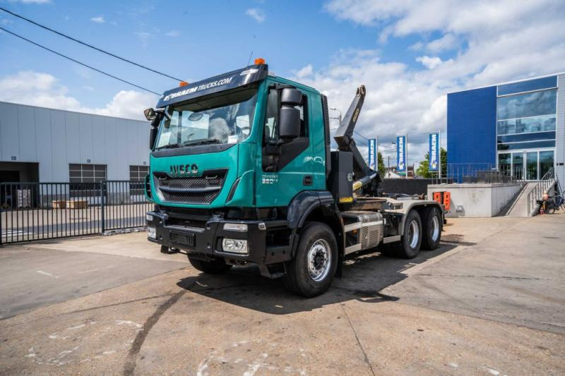 Iveco TRAKKER 360-6x4-PALFINGER - Abrollkipper: das Bild 1 Iveco TRAKKER 360-6x4-PALFINGER - Abrollkipper: das Bild 1