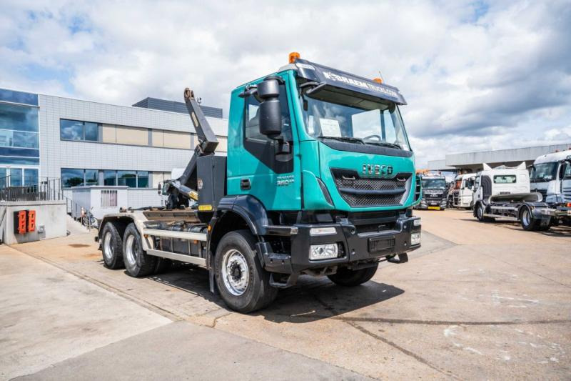 Iveco TRAKKER 360-6x4-PALFINGER - Abrollkipper: das Bild 2 Iveco TRAKKER 360-6x4-PALFINGER - Abrollkipper: das Bild 2