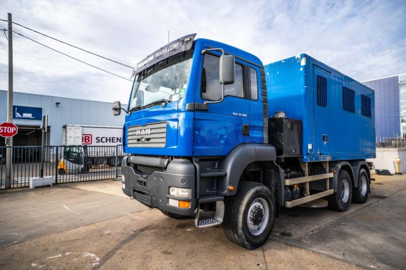 MAN TGA 33.363 FDAK- 6x6 + LABO - Koffer LKW: das Bild 1 MAN TGA 33.363 FDAK- 6x6 + LABO - Koffer LKW: das Bild 1