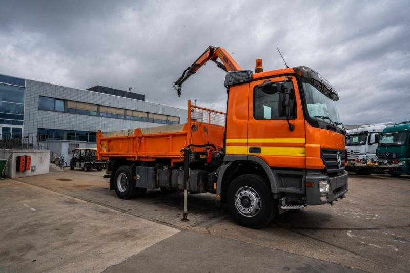 Mercedes ACTROS 1832 K + Palfinger 10 t/m - Kipper, Autokran: das Bild 2 Mercedes ACTROS 1832 K + Palfinger 10 t/m - Kipper, Autokran: das Bild 2