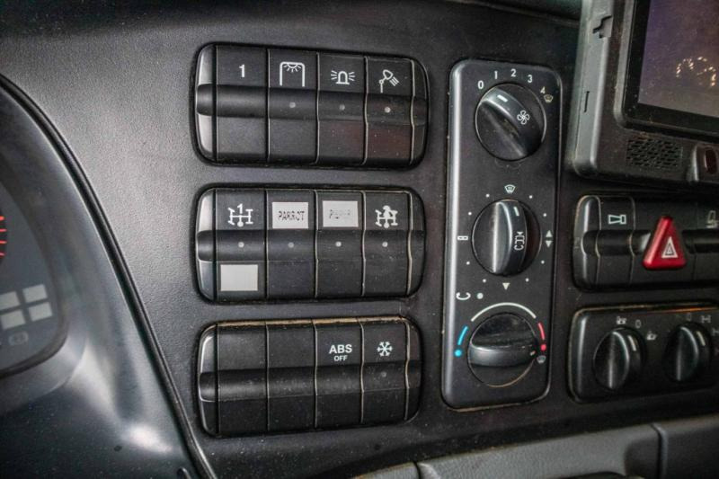 Kipper, Autokran Mercedes ACTROS 3344 AK - HMF1643 Z2: das Bild 10