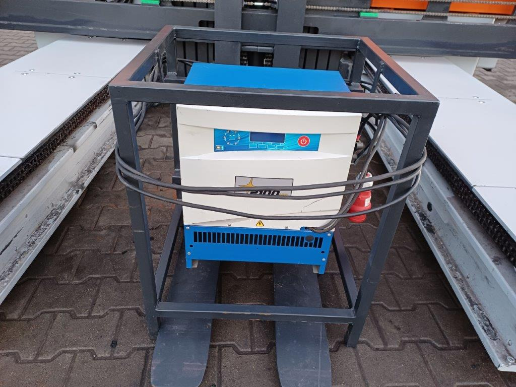 Vierwegstapler Hubtex MQ40 - TRIPLEX: das Bild 7 Vierwegstapler Hubtex MQ40 - TRIPLEX: das Bild 7