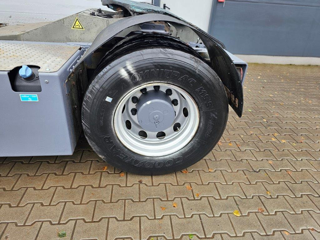 Terberg YT182 - Terminaltraktor: das Bild 2 Terberg YT182 - Terminaltraktor: das Bild 2