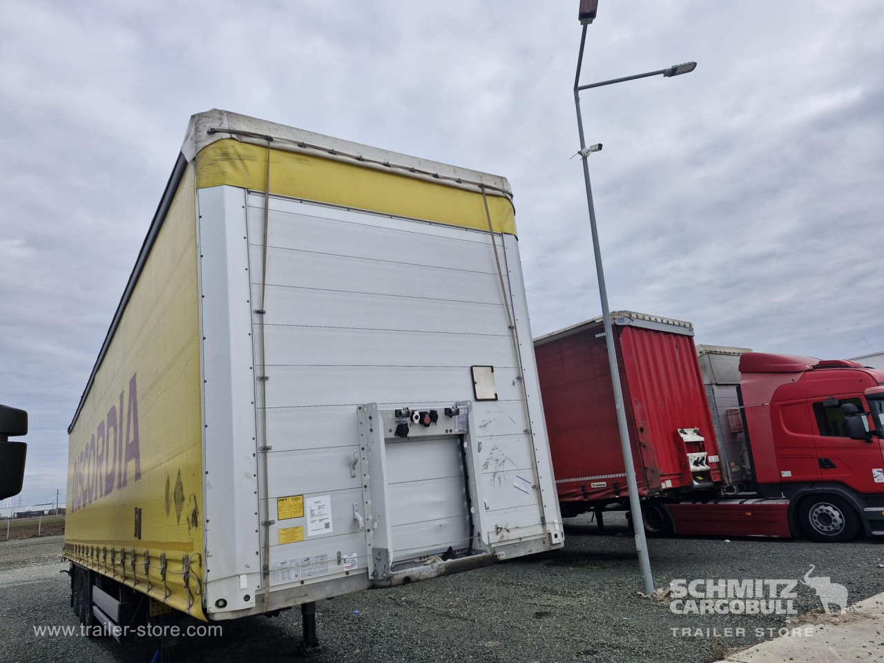 SCHMITZ Curtainsider Standard - Planenauflieger: das Bild 2 SCHMITZ Curtainsider Standard - Planenauflieger: das Bild 2