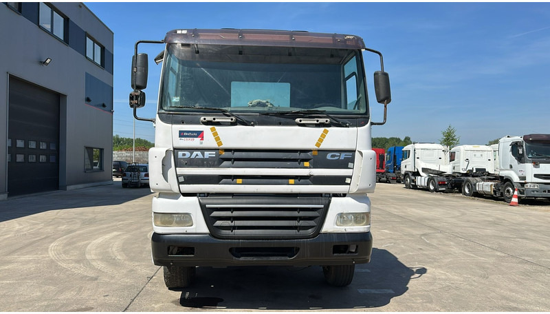 DAF 85 CF 430 (EURO 3 / MANUAL GEARBOX / BOITE MANUELLE / BIG HUB / 8X4 / STEEL SUSP. / LAMES) - Fahrgestell LKW: das Bild 2 DAF 85 CF 430 (EURO 3 / MANUAL GEARBOX / BOITE MANUELLE / BIG HUB / 8X4 / STEEL SUSP. / LAMES) - Fahrgestell LKW: das Bild 2