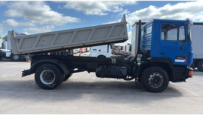 MAN 19.322 (MANUAL PUMP / STEEL SUSP. / LAMES / POMPE MANUELLE / BIG AXLE / GRAND PONT) - Kipper: das Bild 4 MAN 19.322 (MANUAL PUMP / STEEL SUSP. / LAMES / POMPE MANUELLE / BIG AXLE / GRAND PONT) - Kipper: das Bild 4