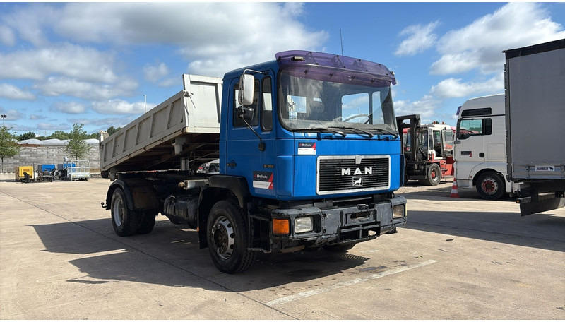 MAN 19.322 (MANUAL PUMP / STEEL SUSP. / LAMES / POMPE MANUELLE / BIG AXLE / GRAND PONT) - Kipper: das Bild 3 MAN 19.322 (MANUAL PUMP / STEEL SUSP. / LAMES / POMPE MANUELLE / BIG AXLE / GRAND PONT) - Kipper: das Bild 3