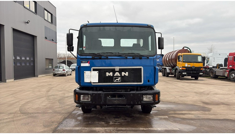 MAN 19.403 (6 CYLINDER / MANUAL GEARBOX / BIG AXLE / GRAND PONT) - Fahrgestell LKW: das Bild 2 MAN 19.403 (6 CYLINDER / MANUAL GEARBOX / BIG AXLE / GRAND PONT) - Fahrgestell LKW: das Bild 2