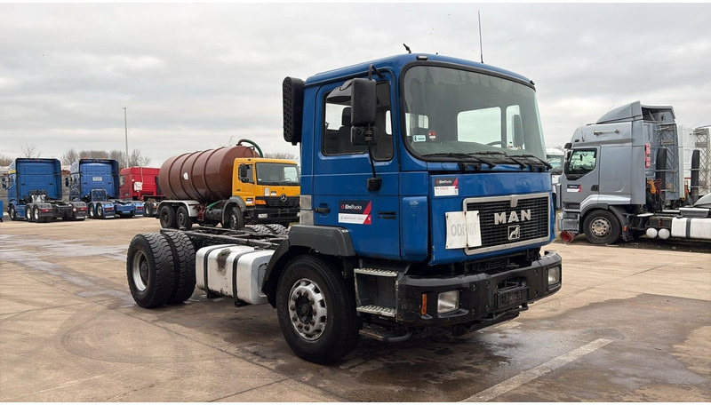 MAN 19.403 (6 CYLINDER / MANUAL GEARBOX / BIG AXLE / GRAND PONT) - Fahrgestell LKW: das Bild 5 MAN 19.403 (6 CYLINDER / MANUAL GEARBOX / BIG AXLE / GRAND PONT) - Fahrgestell LKW: das Bild 5