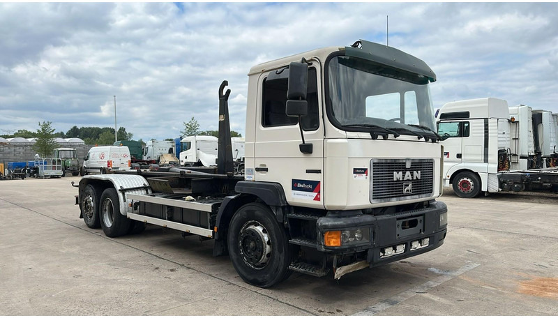 MAN 26.312 (6 CYLINDER / 6X2 / BELGIAN TRUCK IN GOOD CONDITION) - Abrollkipper: das Bild 3 MAN 26.312 (6 CYLINDER / 6X2 / BELGIAN TRUCK IN GOOD CONDITION) - Abrollkipper: das Bild 3