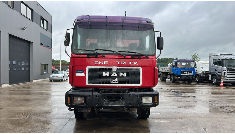 MAN 26.403 (STEEL SUSPENSION / VERY CLEAN / 6 CYLINDER / BIG AXLE / EURO 2) - Kipper: das Bild 2 MAN 26.403 (STEEL SUSPENSION / VERY CLEAN / 6 CYLINDER / BIG AXLE / EURO 2) - Kipper: das Bild 2