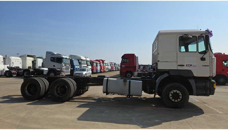 MAN 26.414 (6X4 / 6 CYLINDER / MANUAL GEARBOX / 10 TYRES / LONG CHASSIS / EURO 2) - Fahrgestell LKW: das Bild 4 MAN 26.414 (6X4 / 6 CYLINDER / MANUAL GEARBOX / 10 TYRES / LONG CHASSIS / EURO 2) - Fahrgestell LKW: das Bild 4