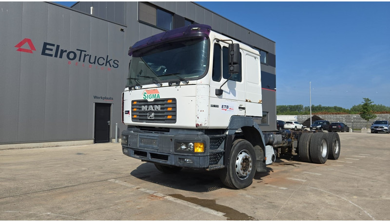 MAN 26.414 (6X4 / 6 CYLINDER / MANUAL GEARBOX / 10 TYRES / LONG CHASSIS / EURO 2) - Fahrgestell LKW: das Bild 1 MAN 26.414 (6X4 / 6 CYLINDER / MANUAL GEARBOX / 10 TYRES / LONG CHASSIS / EURO 2) - Fahrgestell LKW: das Bild 1