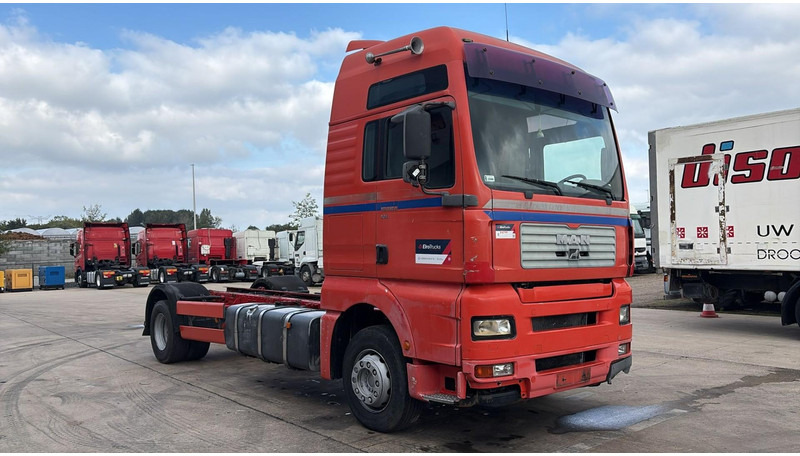 MAN TGA 18.410 (POMPE MANUELLE / MANUAL PUMP / BOITE MANUELLE / MANUAL GEARBOX) - Fahrgestell LKW: das Bild 3 MAN TGA 18.410 (POMPE MANUELLE / MANUAL PUMP / BOITE MANUELLE / MANUAL GEARBOX) - Fahrgestell LKW: das Bild 3