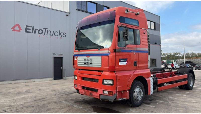 MAN TGA 18.410 (POMPE MANUELLE / MANUAL PUMP / BOITE MANUELLE / MANUAL GEARBOX) - Fahrgestell LKW: das Bild 1 MAN TGA 18.410 (POMPE MANUELLE / MANUAL PUMP / BOITE MANUELLE / MANUAL GEARBOX) - Fahrgestell LKW: das Bild 1