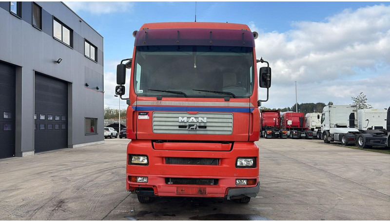 MAN TGA 18.410 (POMPE MANUELLE / MANUAL PUMP / BOITE MANUELLE / MANUAL GEARBOX) - Fahrgestell LKW: das Bild 2 MAN TGA 18.410 (POMPE MANUELLE / MANUAL PUMP / BOITE MANUELLE / MANUAL GEARBOX) - Fahrgestell LKW: das Bild 2