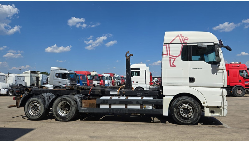 MAN TGA 26.440 (MANUAL GEARBOX / FRONT STEEL / 6X2 / BOITE MANUELLE / DEVANT LAMES) - Fahrgestell LKW: das Bild 3 MAN TGA 26.440 (MANUAL GEARBOX / FRONT STEEL / 6X2 / BOITE MANUELLE / DEVANT LAMES) - Fahrgestell LKW: das Bild 3