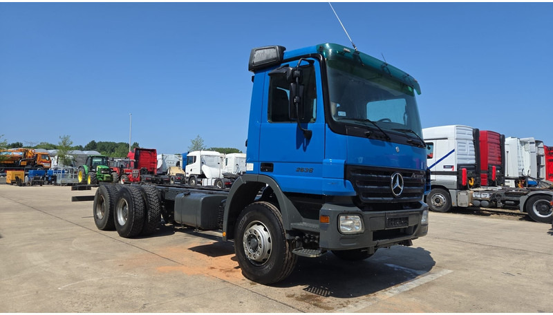 Mercedes-Benz Actros 2636 (MP2 / LAMES / STEEL SUSP. / BOITE MANUELLE / RETARDER !! / TRES PROPRE) - Fahrgestell LKW: das Bild 3 Mercedes-Benz Actros 2636 (MP2 / LAMES / STEEL SUSP. / BOITE MANUELLE / RETARDER !! / TRES PROPRE) - Fahrgestell LKW: das Bild 3