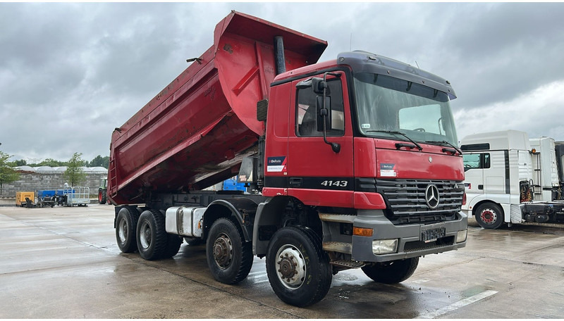 Mercedes-Benz Actros 4143 (BOITE MANUELLE / 8X8 / MANUAL GEARBOX / LAMES / GRAND PONT / BIG AXLE) - Kipper: das Bild 3 Mercedes-Benz Actros 4143 (BOITE MANUELLE / 8X8 / MANUAL GEARBOX / LAMES / GRAND PONT / BIG AXLE) - Kipper: das Bild 3