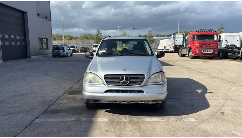 Mercedes-Benz M-Klasse ML 270 CDI - SUV/ Geländewagen: das Bild 2 Mercedes-Benz M-Klasse ML 270 CDI - SUV/ Geländewagen: das Bild 2