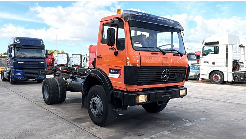Mercedes-Benz SK 1622 (4X4 / LAMES / GRAND PONT / V6 / BIG AXLE / POMPE MANUELLE) - Fahrgestell LKW: das Bild 3 Mercedes-Benz SK 1622 (4X4 / LAMES / GRAND PONT / V6 / BIG AXLE / POMPE MANUELLE) - Fahrgestell LKW: das Bild 3