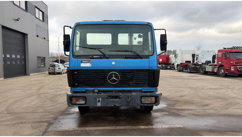 Mercedes-Benz SK 1722 (V6 / LAMES / STEEL SUSP. / BOITE MANUELLE / MANUAL GEARBOX) - Fahrgestell LKW: das Bild 2 Mercedes-Benz SK 1722 (V6 / LAMES / STEEL SUSP. / BOITE MANUELLE / MANUAL GEARBOX) - Fahrgestell LKW: das Bild 2