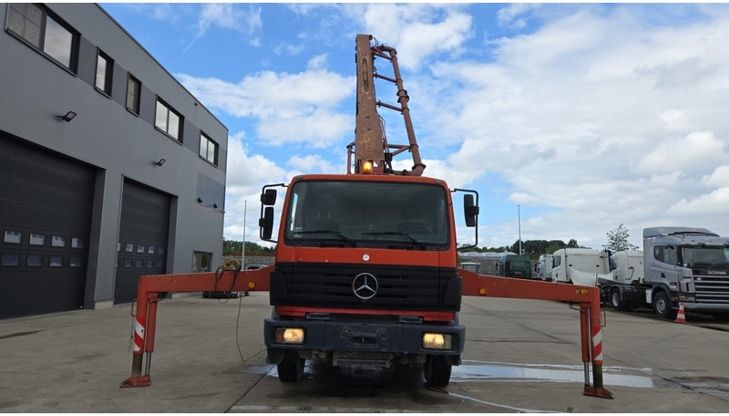 Mercedes-Benz SK 1824 (V6 / LAMES / GRAND PONT / PUTZMEISTER 24M/ JOYSTICK / RADIO) - Betonpumpe: das Bild 5 Mercedes-Benz SK 1824 (V6 / LAMES / GRAND PONT / PUTZMEISTER 24M/ JOYSTICK / RADIO) - Betonpumpe: das Bild 5