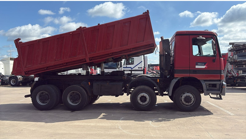 Mercedes-Benz actros 4140 (EPS / 8X6 / LAMES / GRAND PONT / GRAND BENNE / 3 PONTS / TRES BONNE ETAT) - Kipper: das Bild 4 Mercedes-Benz actros 4140 (EPS / 8X6 / LAMES / GRAND PONT / GRAND BENNE / 3 PONTS / TRES BONNE ETAT) - Kipper: das Bild 4
