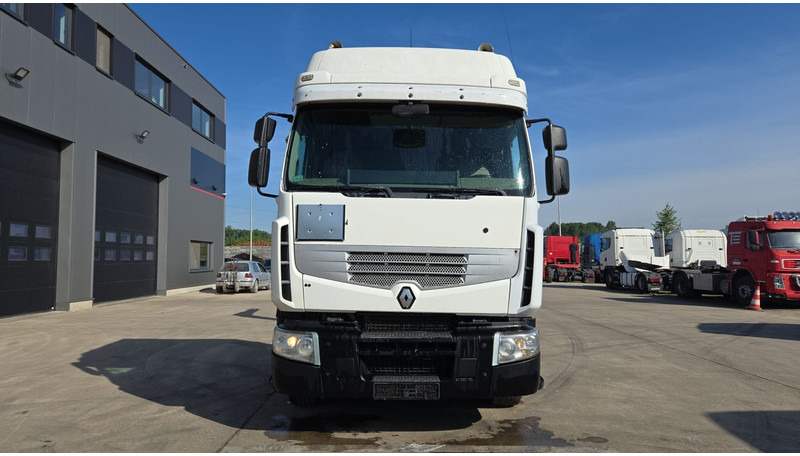 Renault Premium 450 DXI (BOITE MANUELLE / MANUAL GEARBOX / 6X2 / LAMES DEVANT) - Fahrgestell LKW: das Bild 2 Renault Premium 450 DXI (BOITE MANUELLE / MANUAL GEARBOX / 6X2 / LAMES DEVANT) - Fahrgestell LKW: das Bild 2