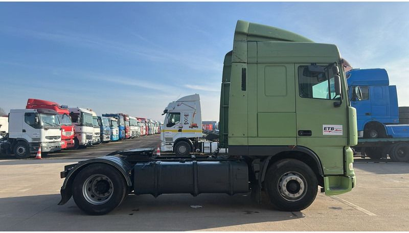 DAF XF 95.430 (EURO 2 / MANUAL PUMP / POMPE MANUELLE / BOITE MANUELLE) - Sattelzugmaschine: das Bild 2 DAF XF 95.430 (EURO 2 / MANUAL PUMP / POMPE MANUELLE / BOITE MANUELLE) - Sattelzugmaschine: das Bild 2