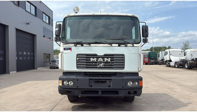 MAN 25.403 (6X2 / 6 CYLINDER / EURO 2 / MANUAL GEARBOX / 8 TYRES) - Sattelzugmaschine: das Bild 5 MAN 25.403 (6X2 / 6 CYLINDER / EURO 2 / MANUAL GEARBOX / 8 TYRES) - Sattelzugmaschine: das Bild 5