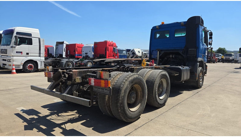 Mercedes-Benz Actros 2641 (LAMES / STEEL SUSP. / EPS / 3 PEDALES / GRAND PONT) - Sattelzugmaschine: das Bild 4 Mercedes-Benz Actros 2641 (LAMES / STEEL SUSP. / EPS / 3 PEDALES / GRAND PONT) - Sattelzugmaschine: das Bild 4