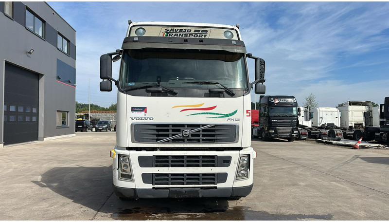 Volvo FH 12 - 460 (BOITE MANUELLE / MANUAL GEARBOX / 10 TYRES / 6X2 / AC / AIRCO) - Pritsche LKW: das Bild 2 Volvo FH 12 - 460 (BOITE MANUELLE / MANUAL GEARBOX / 10 TYRES / 6X2 / AC / AIRCO) - Pritsche LKW: das Bild 2
