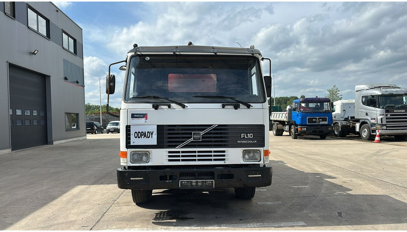 Volvo FL 10 - 280 (12.000L / POMPE MANUELLE / MANUAL PUMP / BOITE MANUELLE / MANUAL GEARBOX) - Saug-/ Spülfahrzeug: das Bild 2 Volvo FL 10 - 280 (12.000L / POMPE MANUELLE / MANUAL PUMP / BOITE MANUELLE / MANUAL GEARBOX) - Saug-/ Spülfahrzeug: das Bild 2