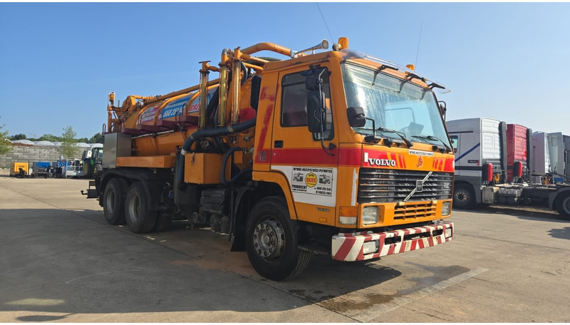 Volvo FL 10 - 320 (10500L + 1500L / 10 TYRES FULL STEEL / HIGH PRESSURE + VACUUM / POMPE MANUELLE / MANUAL PUMP) - Saug-/ Spülfahrzeug: das Bild 3 Volvo FL 10 - 320 (10500L + 1500L / 10 TYRES FULL STEEL / HIGH PRESSURE + VACUUM / POMPE MANUELLE / MANUAL PUMP) - Saug-/ Spülfahrzeug: das Bild 3