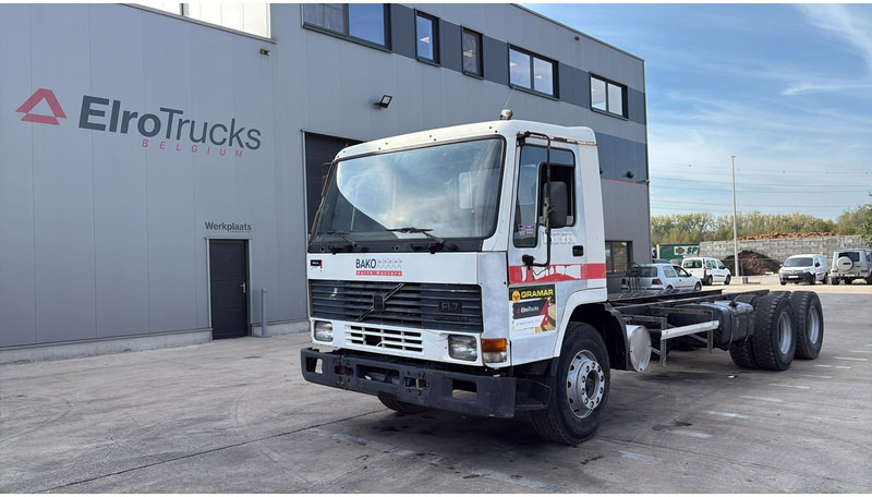 Volvo FL 7 (6X4 / LAMES / POMPE MANUELLE / MANUAL PUMP / STEEL SUSP.) - Fahrgestell LKW: das Bild 1 Volvo FL 7 (6X4 / LAMES / POMPE MANUELLE / MANUAL PUMP / STEEL SUSP.) - Fahrgestell LKW: das Bild 1