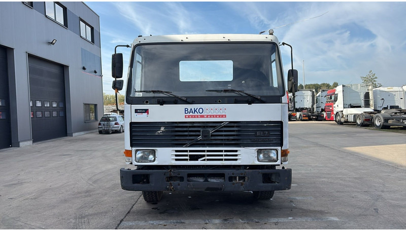 Volvo FL 7 (6X4 / LAMES / POMPE MANUELLE / MANUAL PUMP / STEEL SUSP.) - Fahrgestell LKW: das Bild 2 Volvo FL 7 (6X4 / LAMES / POMPE MANUELLE / MANUAL PUMP / STEEL SUSP.) - Fahrgestell LKW: das Bild 2
