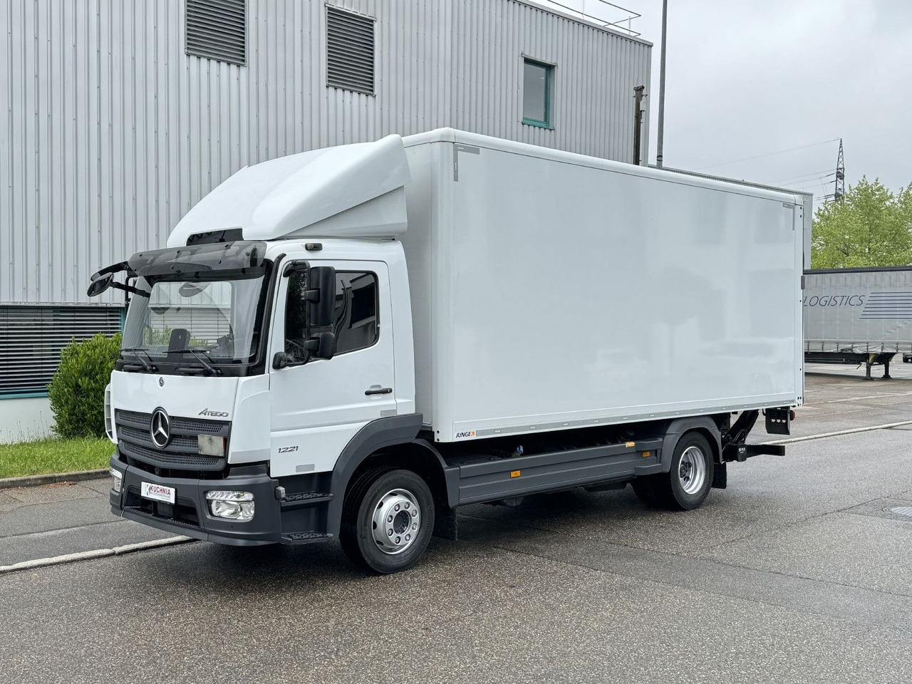 Mercedes-Benz Atego 1221 L Koffer 6,1m LBW AHK Klima TOP - Koffer LKW: das Bild 3 Mercedes-Benz Atego 1221 L Koffer 6,1m LBW AHK Klima TOP - Koffer LKW: das Bild 3
