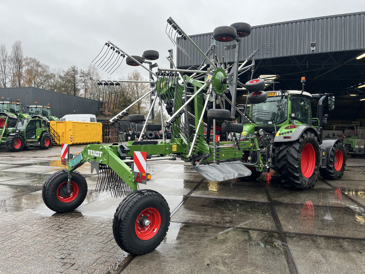 FENDT Former 880 - Heuwender/ Wenderechen: das Bild 2 FENDT Former 880 - Heuwender/ Wenderechen: das Bild 2