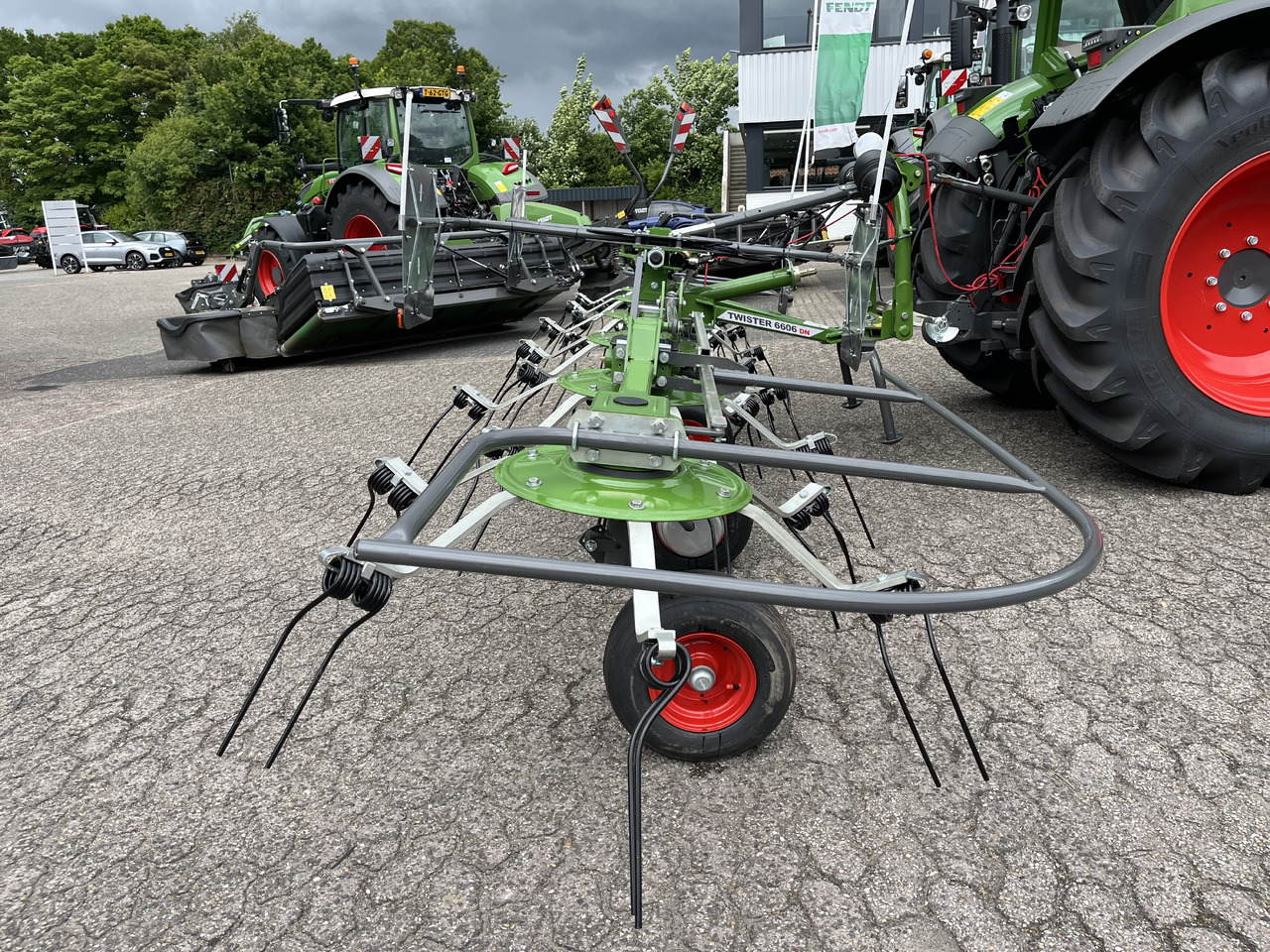 FENDT Twister 6606DN - Heuwender/ Wenderechen: das Bild 3 FENDT Twister 6606DN - Heuwender/ Wenderechen: das Bild 3