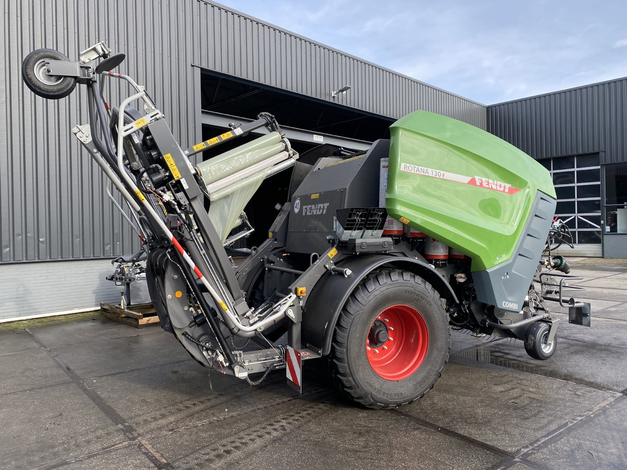 Fendt Rotana 130F - Ballenwickelgerät: das Bild 3 Fendt Rotana 130F - Ballenwickelgerät: das Bild 3